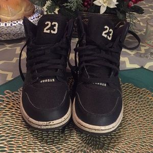 Jordans black and white sneakers slightly worn